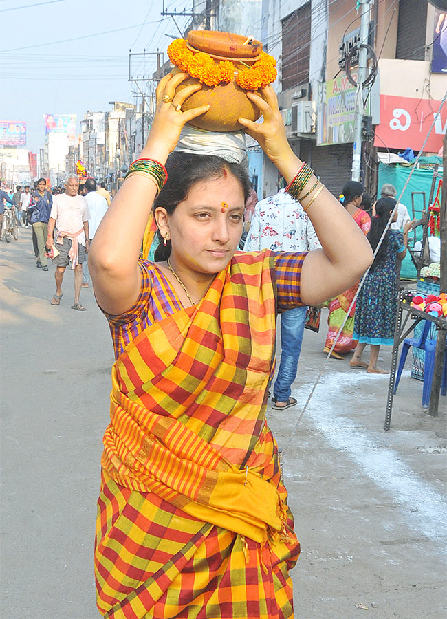 Vizianagaram Pydithalli Ammavari Sirimanotsavam 2023 Photos - Sakshi27