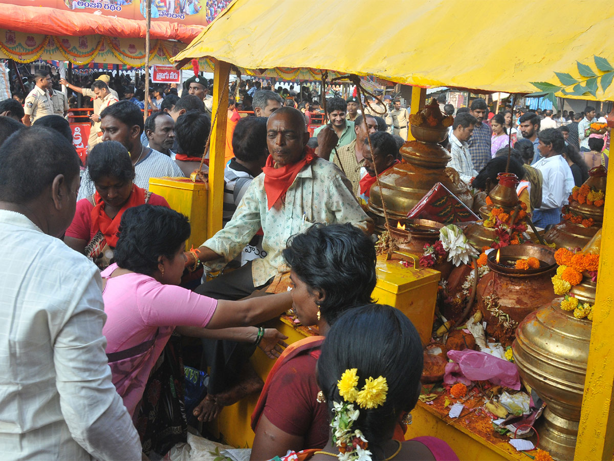 Vizianagaram Pydithalli Ammavari Sirimanotsavam 2023 Photos - Sakshi5