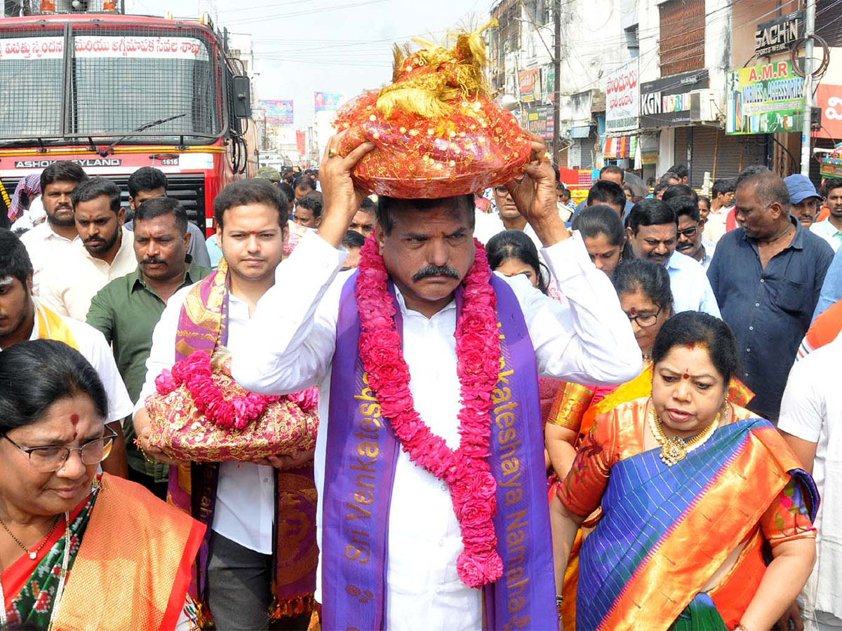 Vizianagaram Pydithalli Ammavari Sirimanotsavam 2023 Photos - Sakshi7