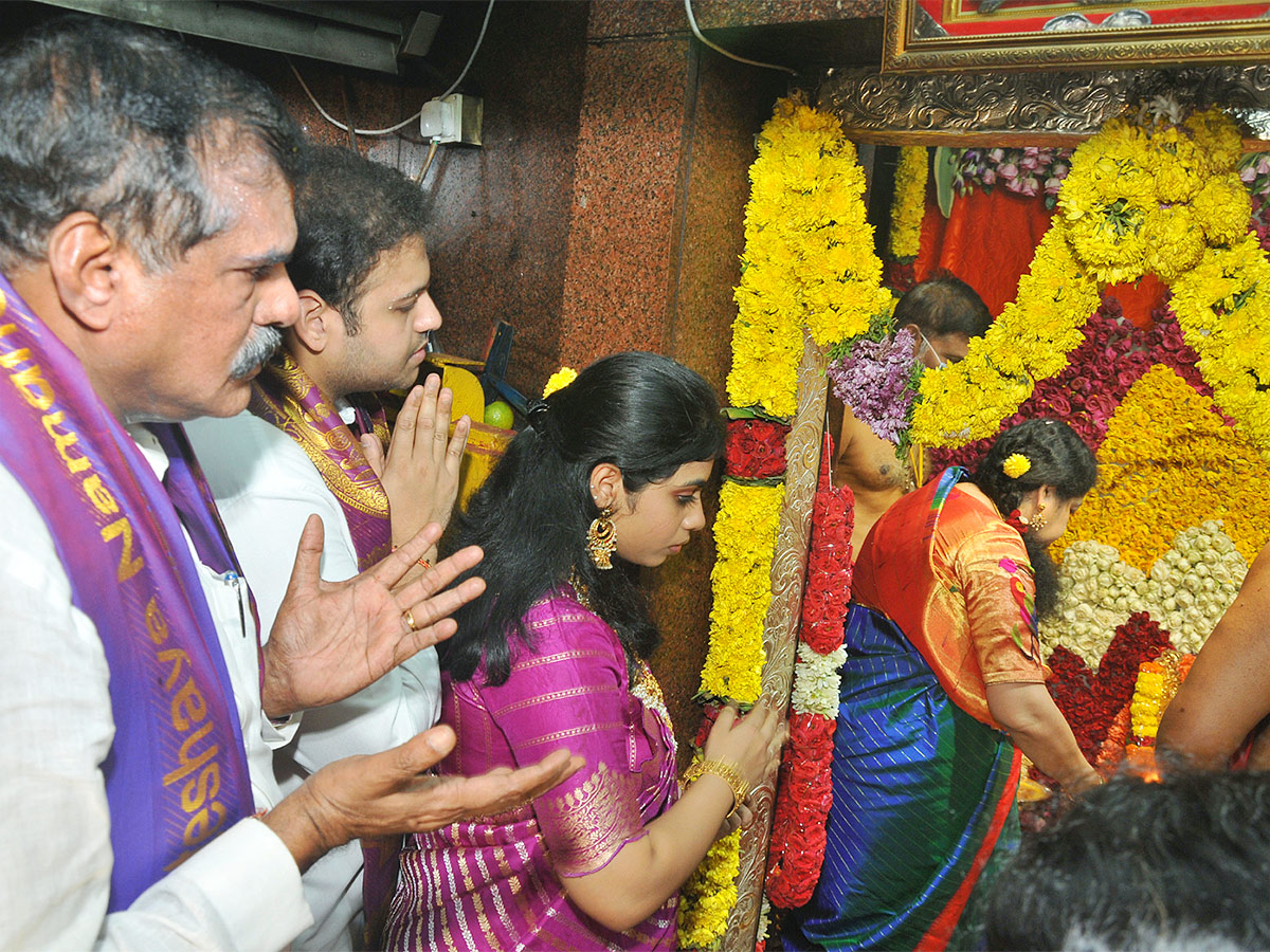 Vizianagaram Pydithalli Ammavari Sirimanotsavam 2023 Photos - Sakshi8