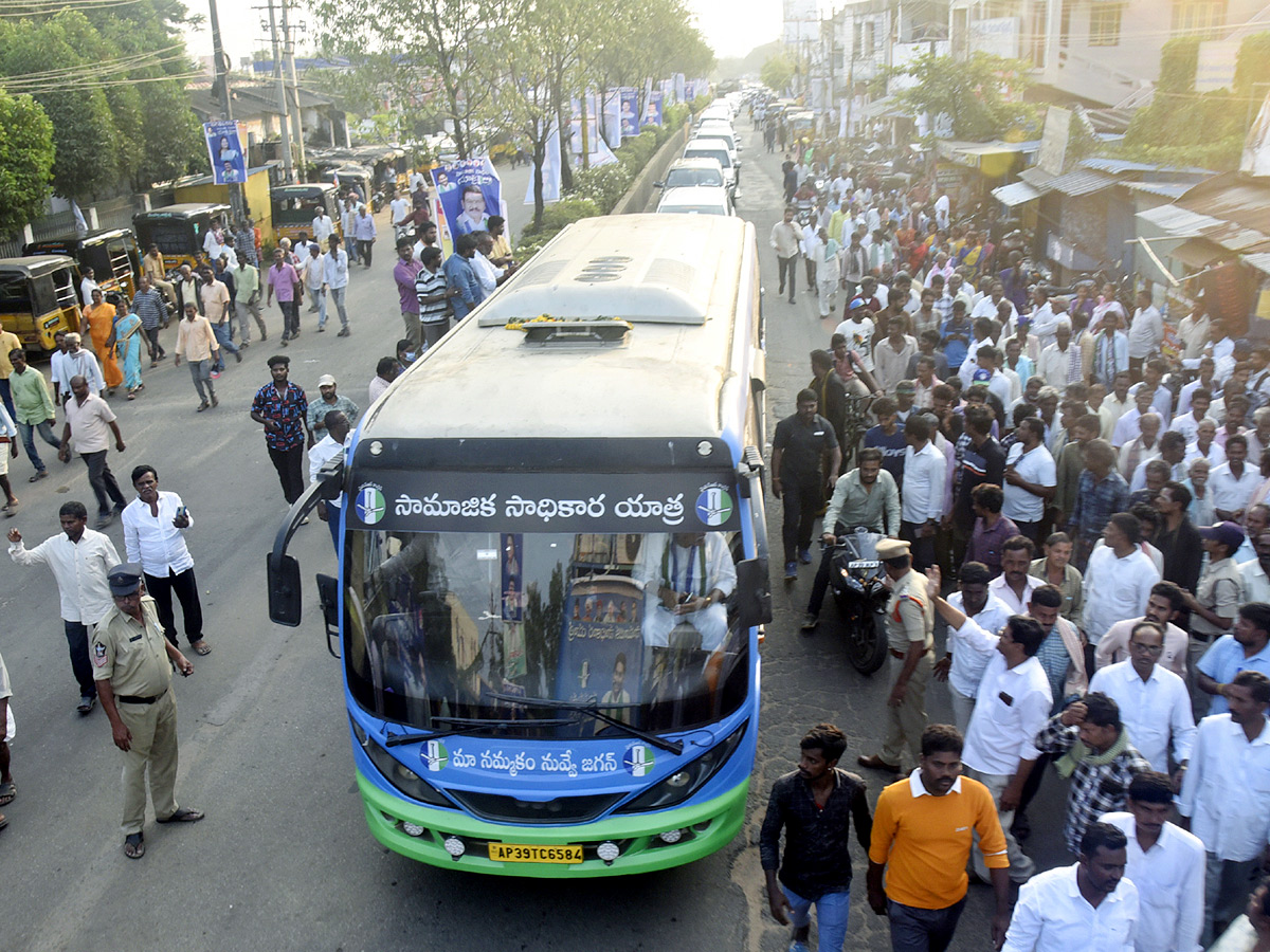 YSRCP Samajika Sadhikara Bus Yatra Photos - Sakshi2