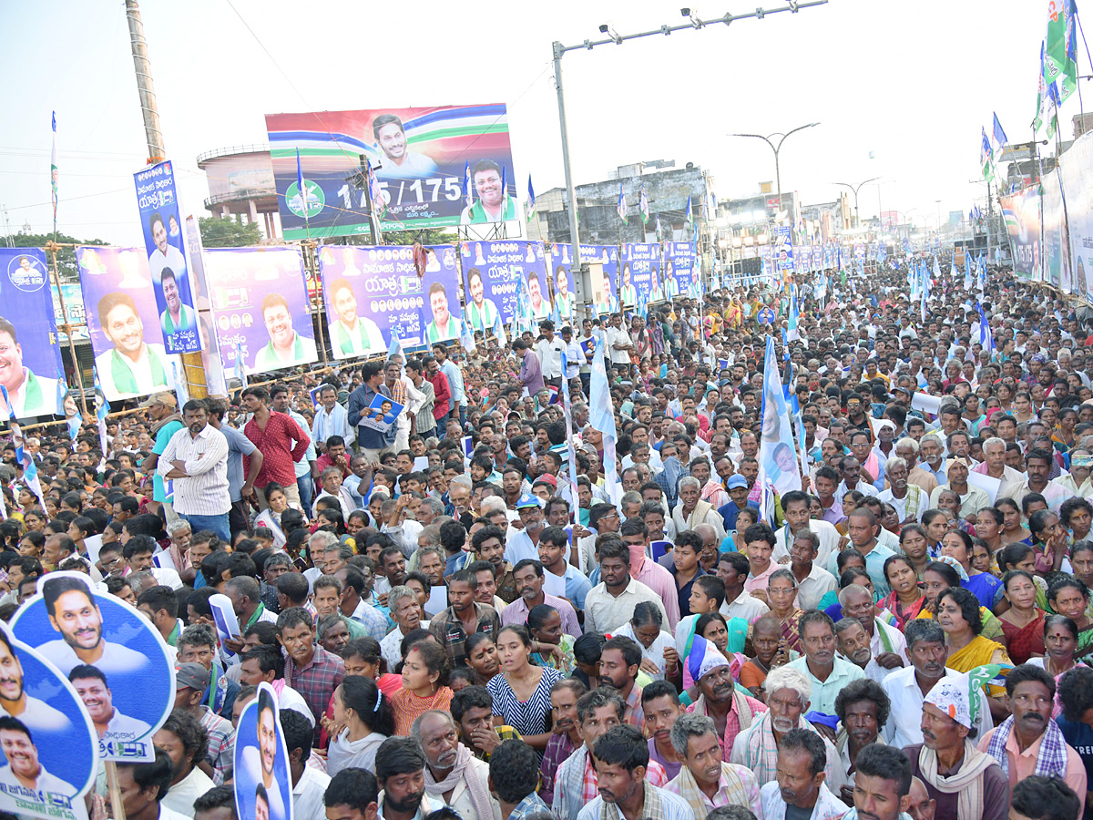 YSRCP Samajika Sadhikara Bus Yatra Photos - Sakshi10