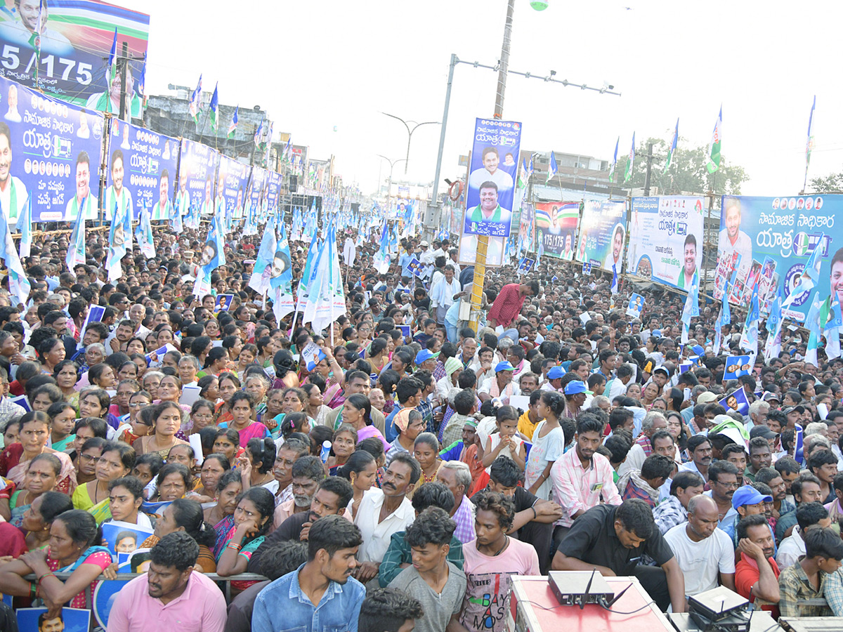 YSRCP Samajika Sadhikara Bus Yatra Photos - Sakshi14