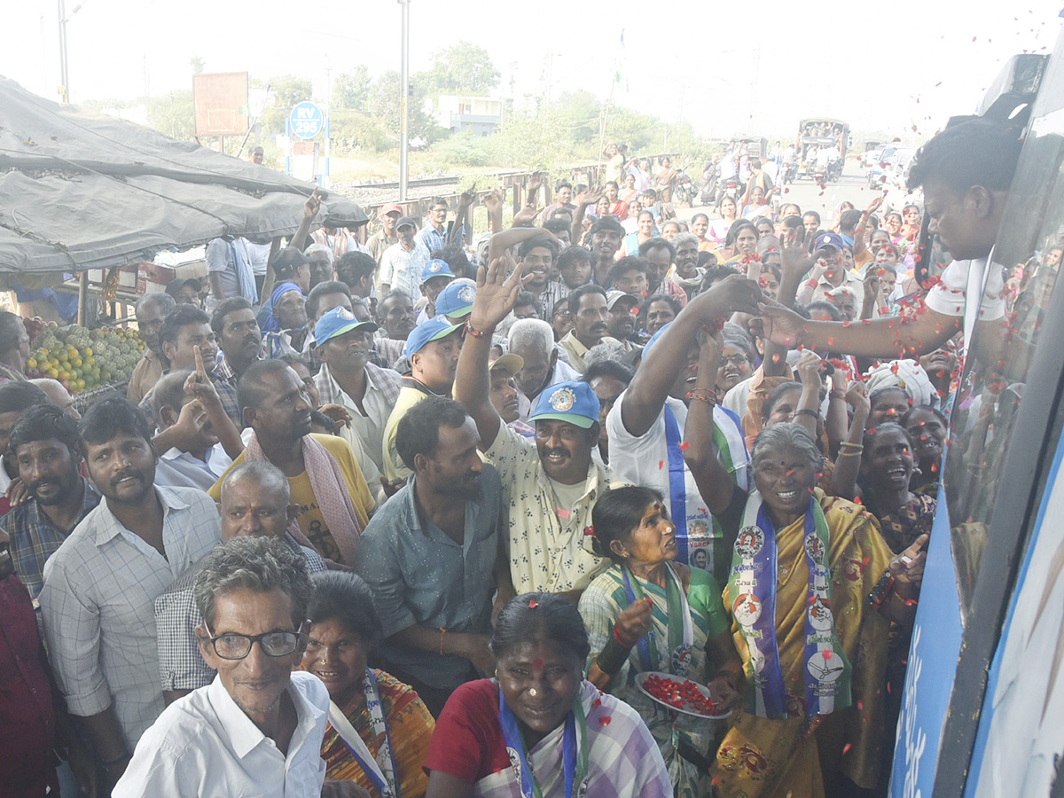 YSRCP Samajika Sadhikara Bus Yatra Photos - Sakshi3