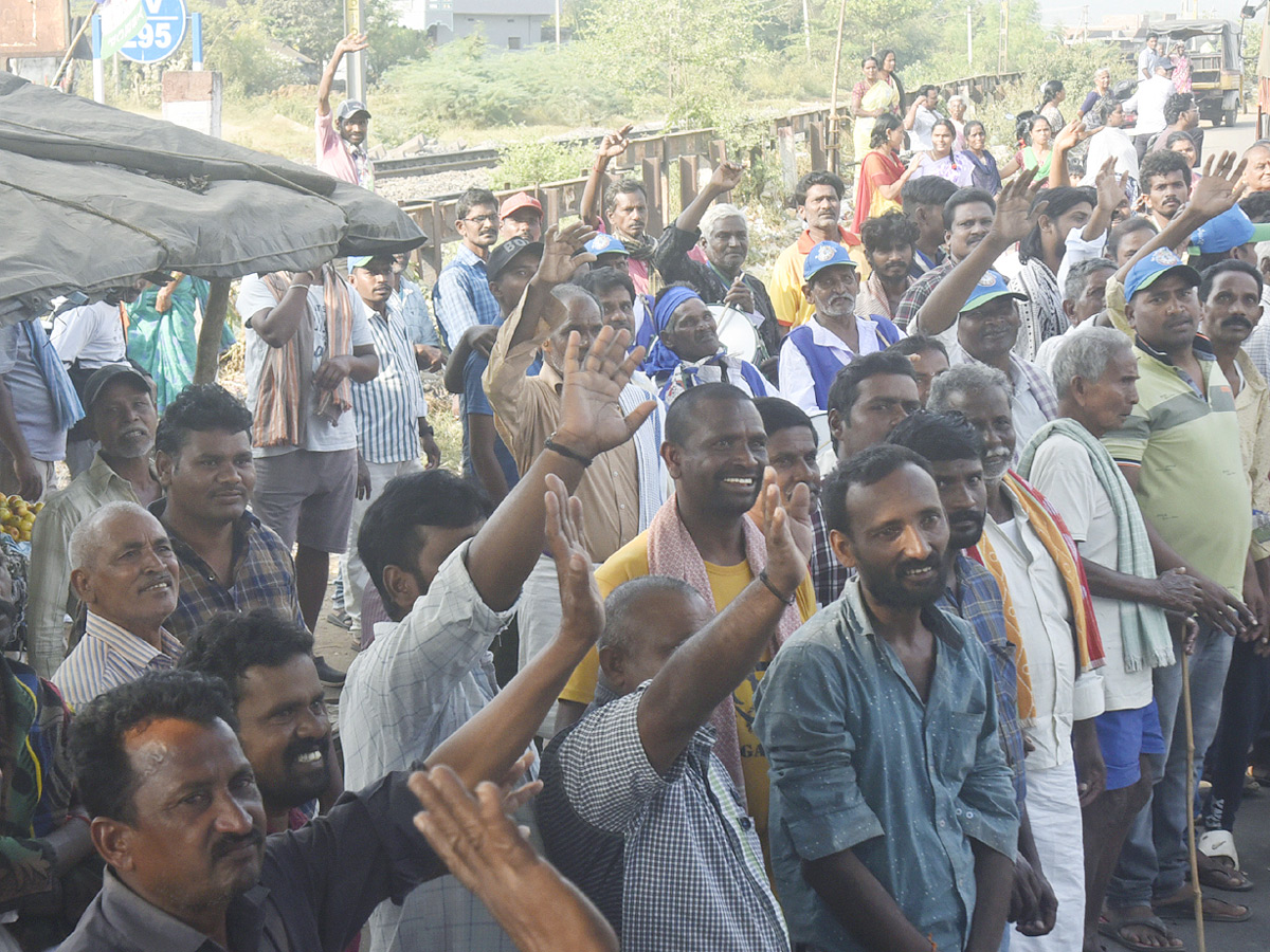 YSRCP Samajika Sadhikara Bus Yatra Photos - Sakshi4