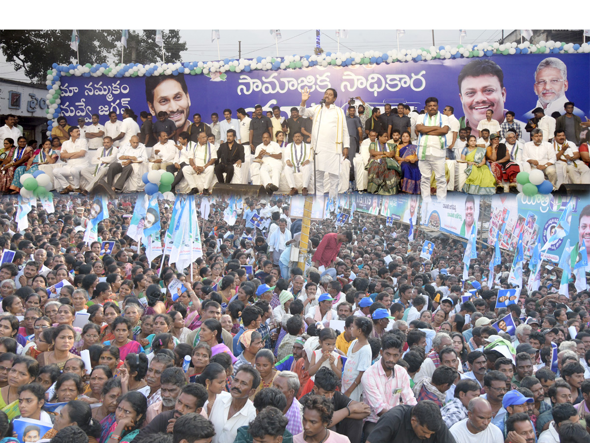 YSRCP Samajika Sadhikara Bus Yatra Photos - Sakshi1