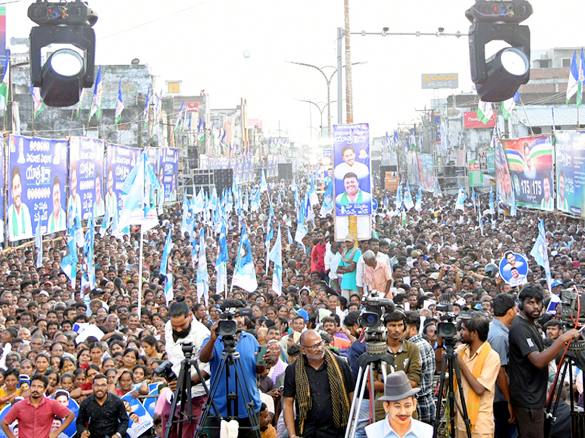 YSRCP Samajika Sadhikara Bus Yatra Photos - Sakshi6