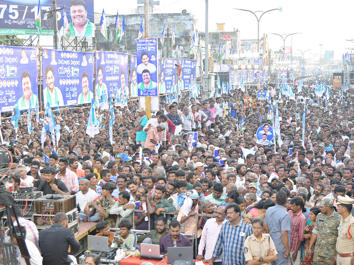 YSRCP Samajika Sadhikara Bus Yatra Photos - Sakshi7