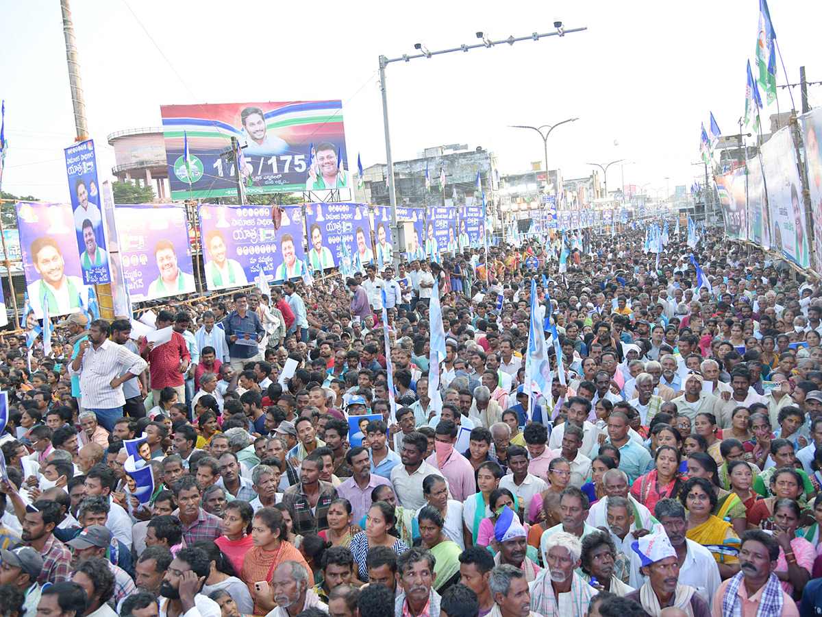 YSRCP Samajika Sadhikara Bus Yatra Photos - Sakshi8