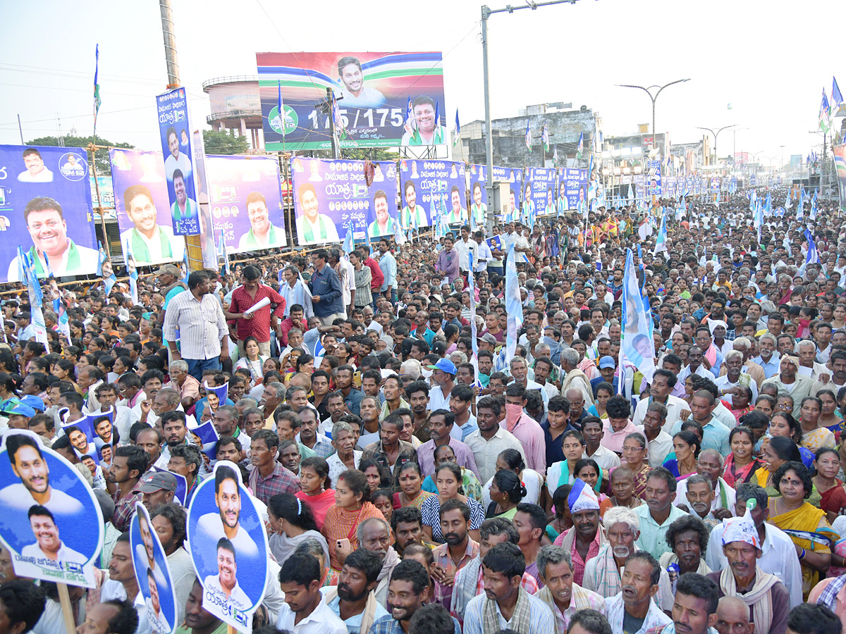 YSRCP Samajika Sadhikara Bus Yatra Photos - Sakshi9