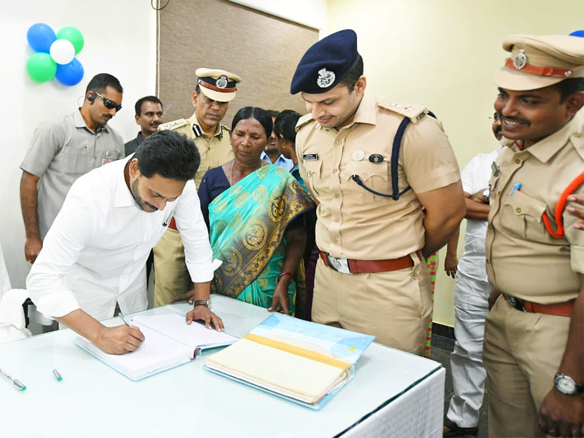 CM YS Jagan Inaugurated Police Station At Idupulapaya - Sakshi1