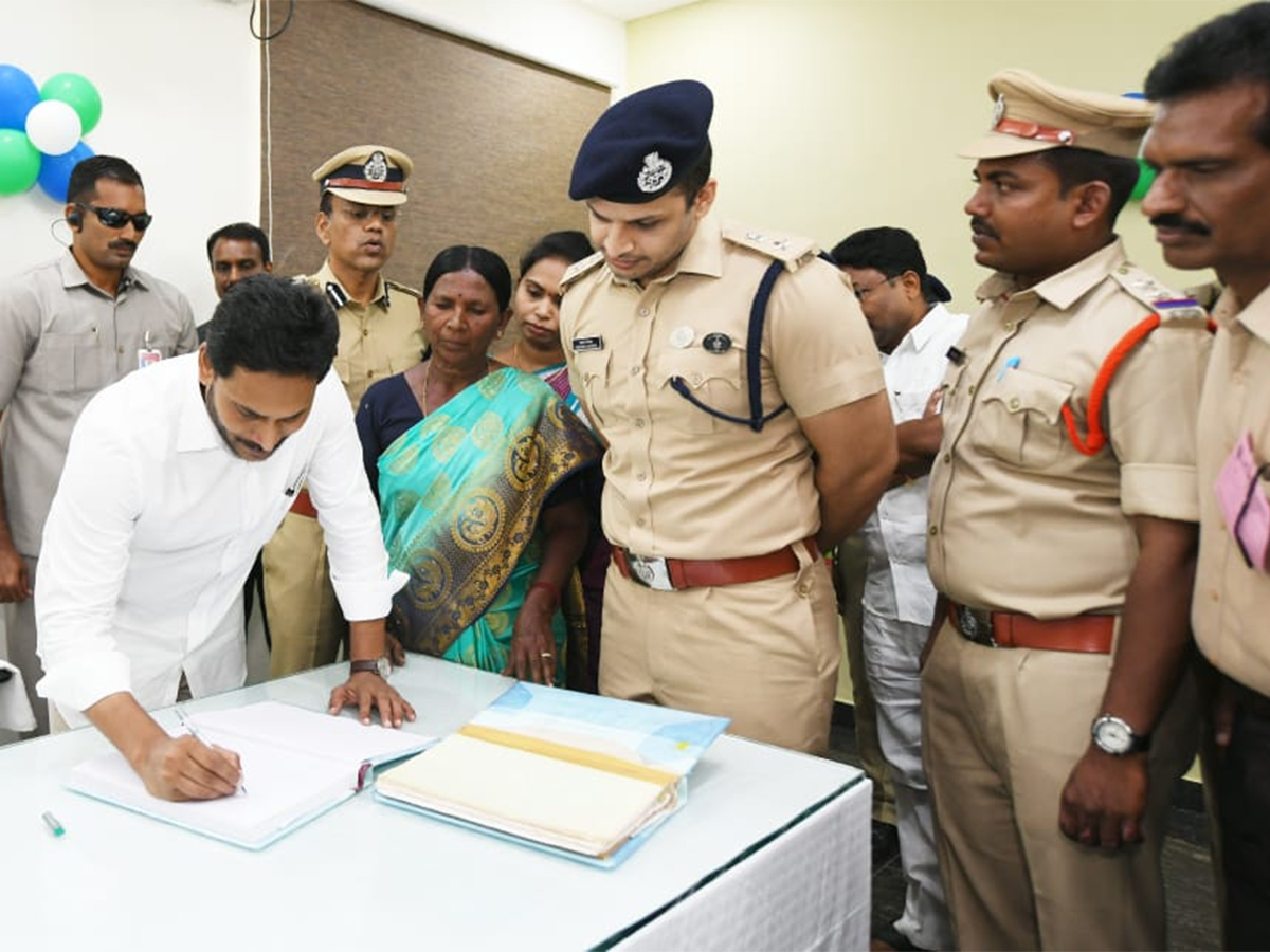 CM YS Jagan Inaugurated Police Station At Idupulapaya - Sakshi4