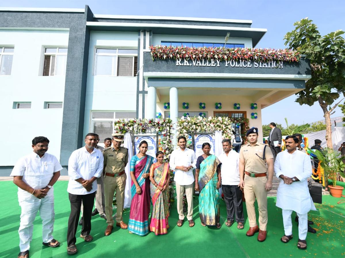 CM YS Jagan Inaugurated Police Station At Idupulapaya - Sakshi5