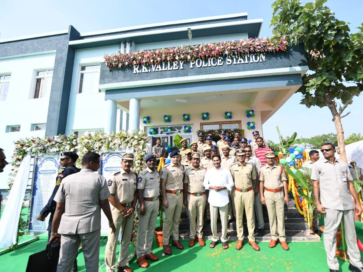 CM YS Jagan Inaugurated Police Station At Idupulapaya - Sakshi6