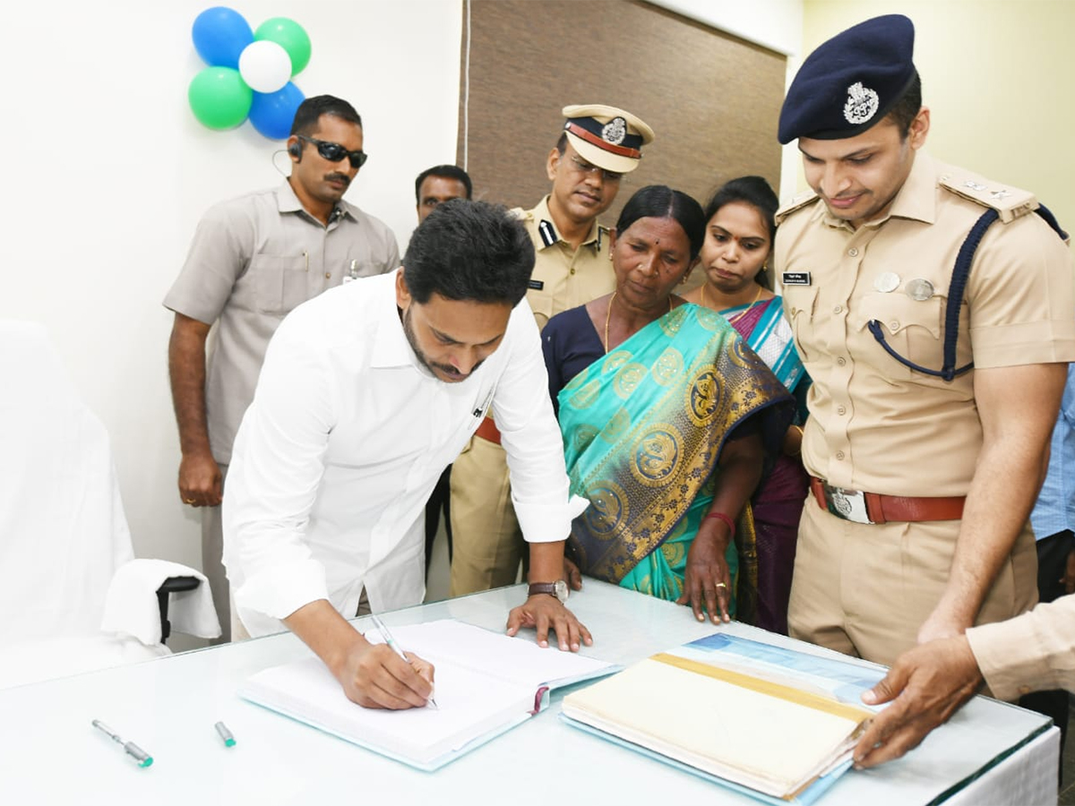 CM YS Jagan Inaugurated Police Station At Idupulapaya - Sakshi7