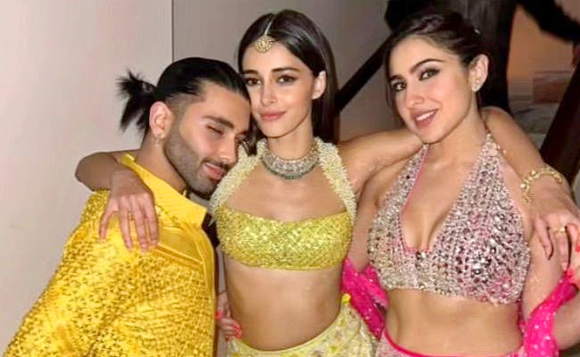 Sara Ali Khan Invites Bollywood Celebreties To  Diwali Bash PHotos - Sakshi10