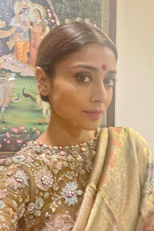 Shriya Saran shares glimpses of her Diwali celebrations Photos - Sakshi8