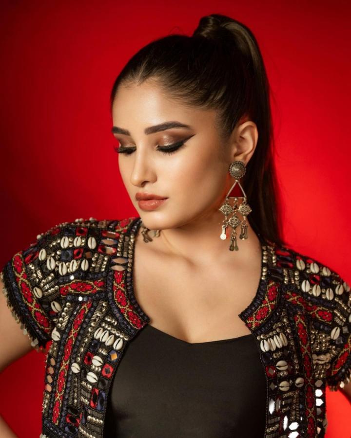 Raveena Tandon Daughter Rasha Thadani HD Photo Gallery - Sakshi9