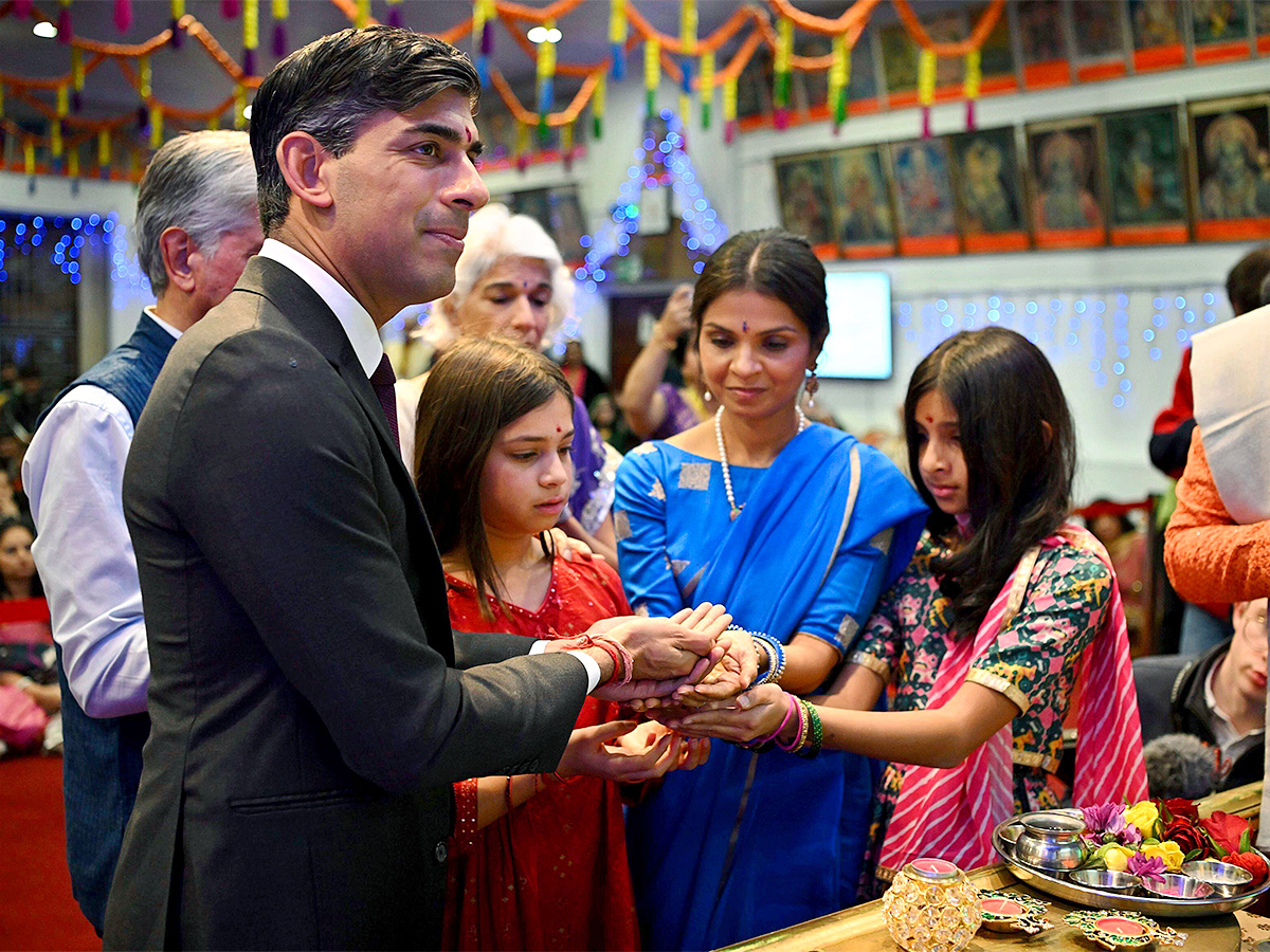 British Prime Minister Rishi Sunak, Akshata Murty Celebrates Diwali With Family HD Photos - Sakshi7