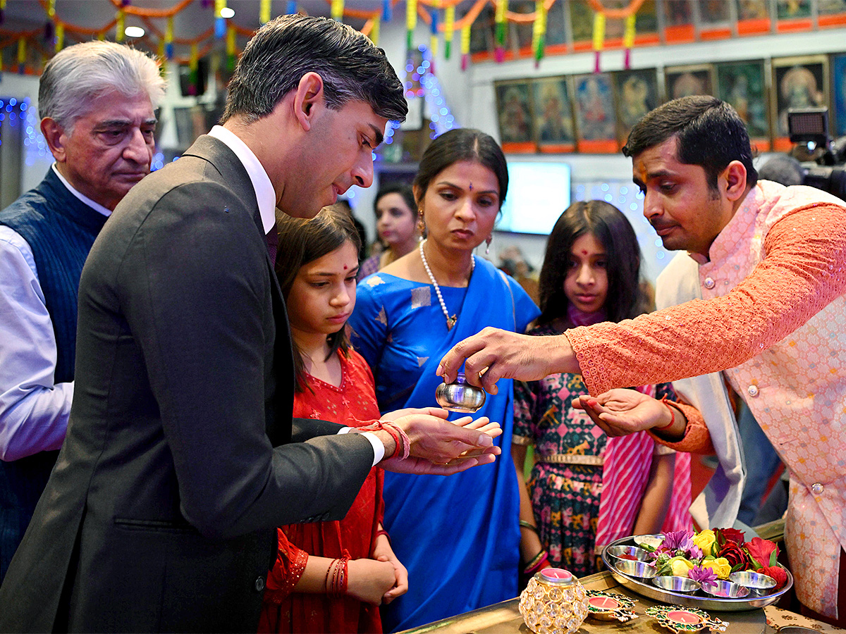 British Prime Minister Rishi Sunak, Akshata Murty Celebrates Diwali With Family HD Photos - Sakshi8