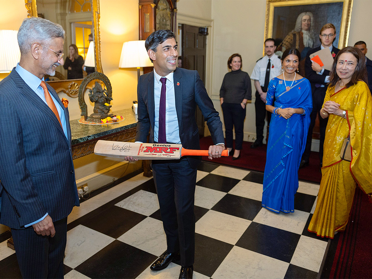 British Prime Minister Rishi Sunak, Akshata Murty Celebrates Diwali With Family HD Photos - Sakshi14