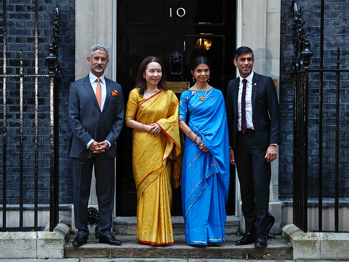 British Prime Minister Rishi Sunak, Akshata Murty Celebrates Diwali With Family HD Photos - Sakshi15