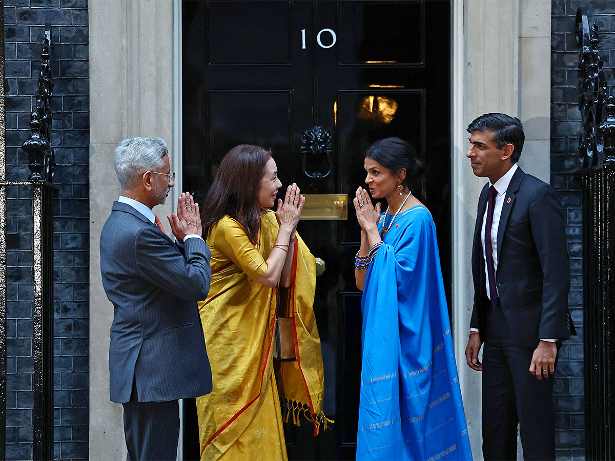 British Prime Minister Rishi Sunak, Akshata Murty Celebrates Diwali With Family HD Photos - Sakshi16