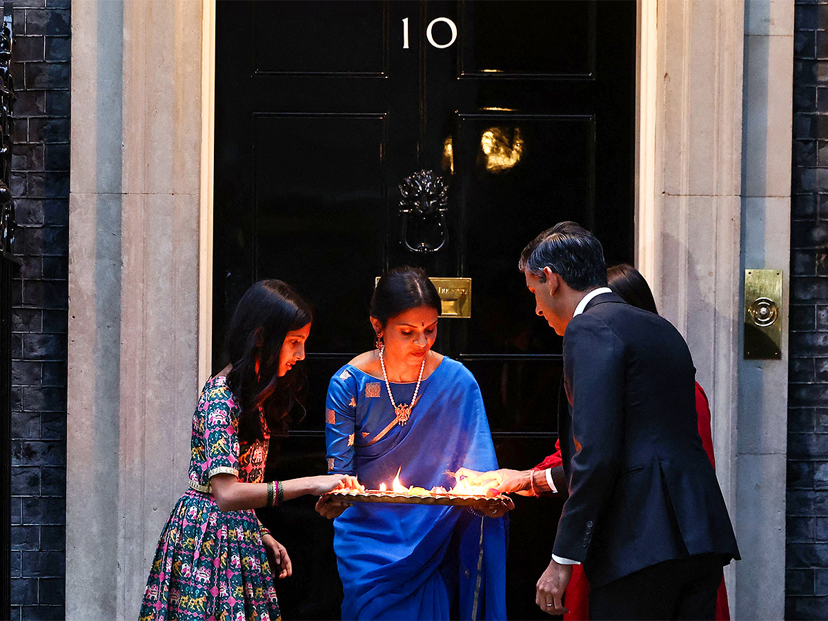 British Prime Minister Rishi Sunak, Akshata Murty Celebrates Diwali With Family HD Photos - Sakshi17