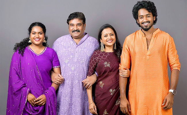 Anchor Suma Kanakala Diwali Celebration with her Family Photos - Sakshi7