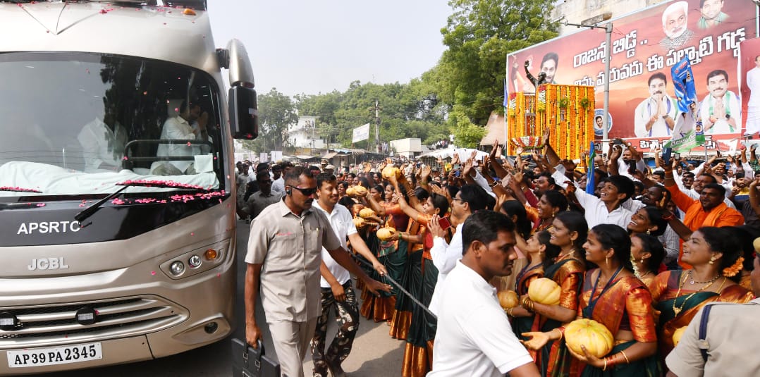 CM Jagan At Macherla Public Meeting Photos - Sakshi11