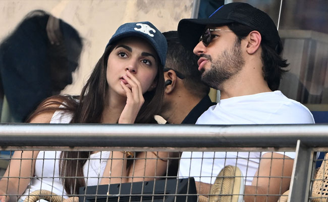 CWC 2023: Virat Kohli Record Century Celebrity Buzz at Wankhede Photos - Sakshi3