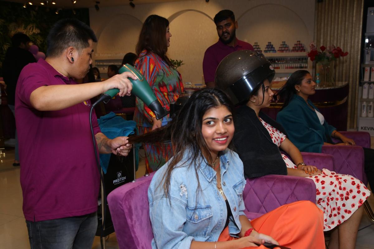 Jabardasth Ritu Choudhary, Director Sandeep Raj Inaugarated Snails, Hair, Beauty and Nails in Madhapur - Sakshi9