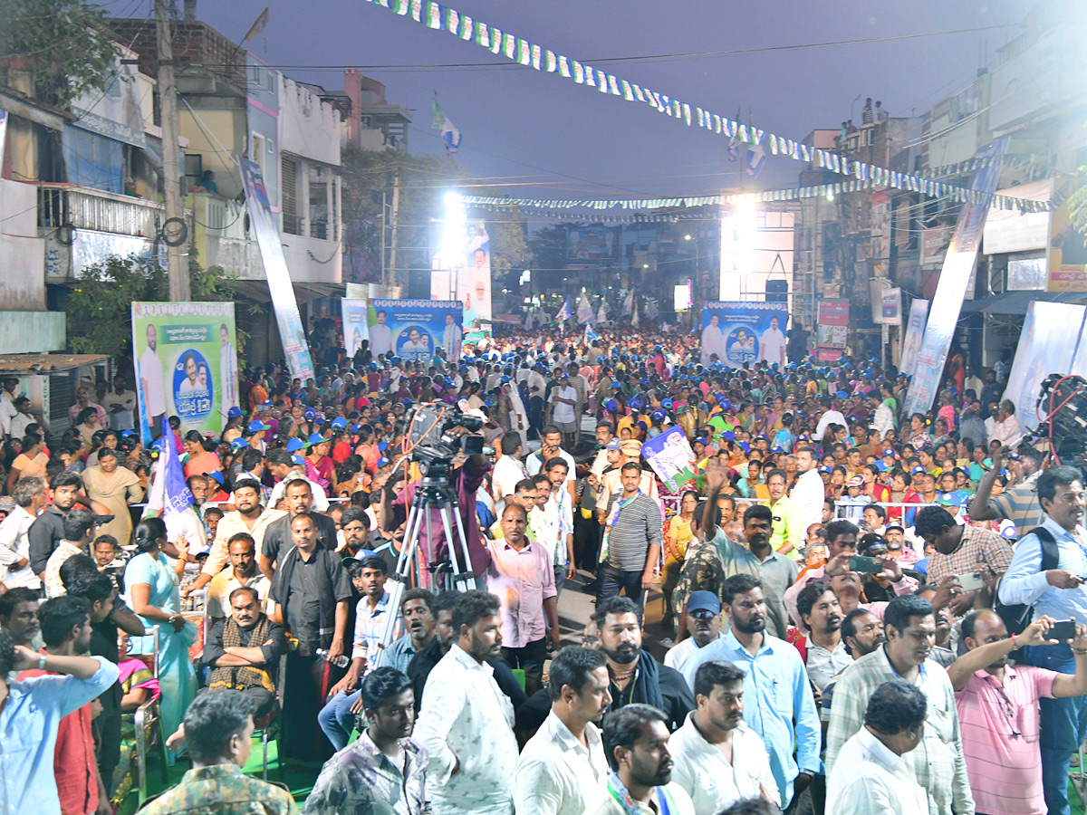 YSRCP Samajika Sadhikara Bus Yatra Photos - Sakshi14