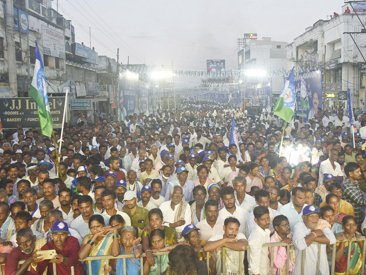 YSRCP Samajika Sadhikara Bus Yatra Photos - Sakshi3