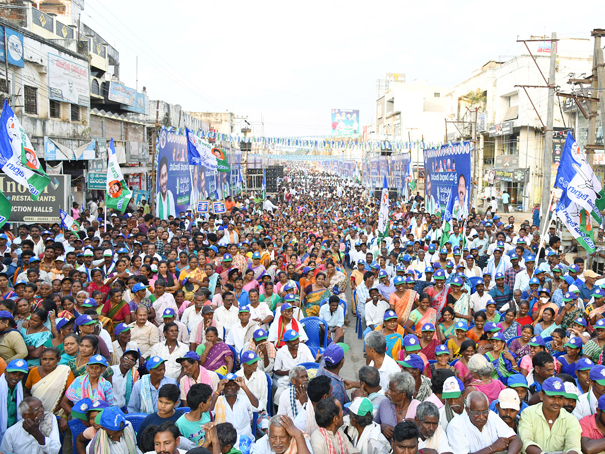 YSRCP Samajika Sadhikara Bus Yatra Photos - Sakshi7