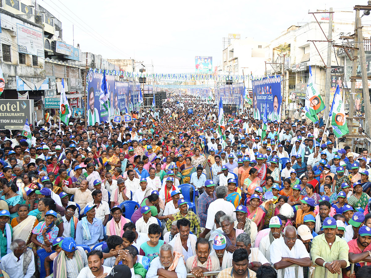 YSRCP Samajika Sadhikara Bus Yatra Photos - Sakshi8