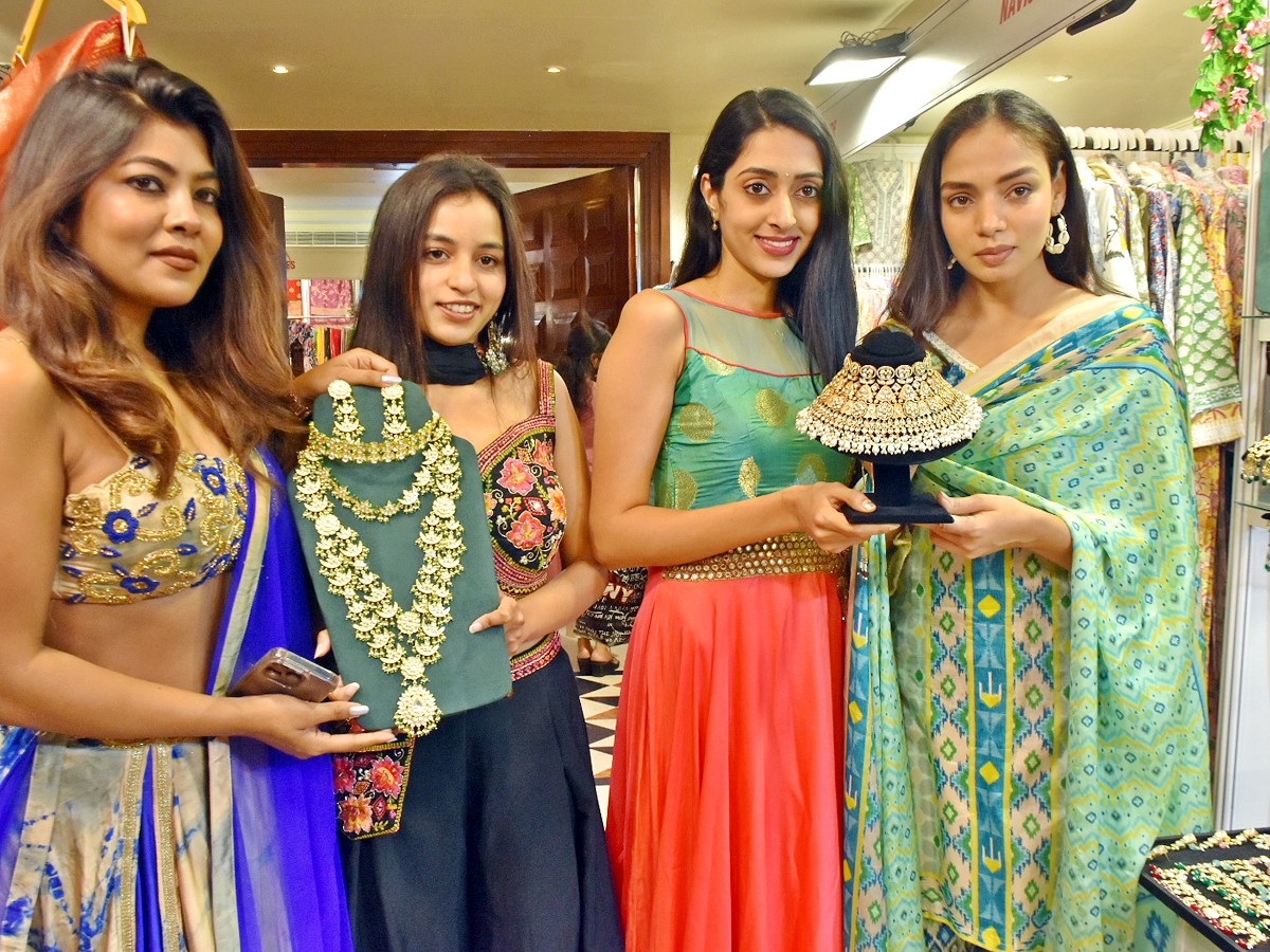 Umesh Madhan, Models Inaugurating Sutra Exhibition at Taj Krishna Hotel, Banjara Hills Photos - Sakshi3