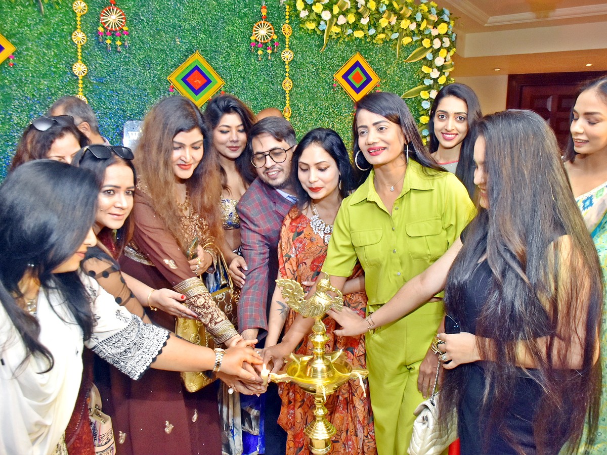 Umesh Madhan, Models Inaugurating Sutra Exhibition at Taj Krishna Hotel, Banjara Hills Photos - Sakshi5