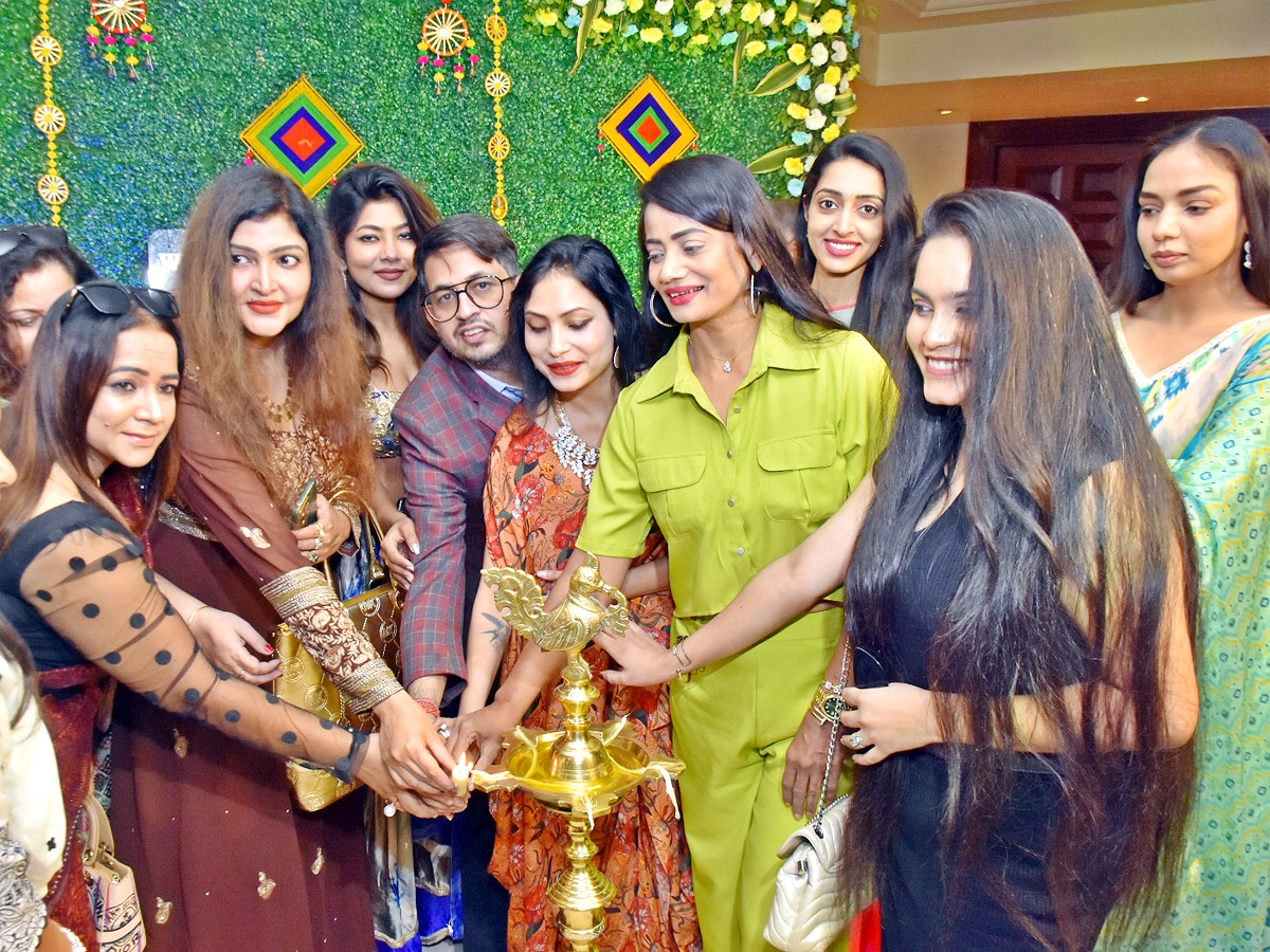 Umesh Madhan, Models Inaugurating Sutra Exhibition at Taj Krishna Hotel, Banjara Hills Photos - Sakshi6