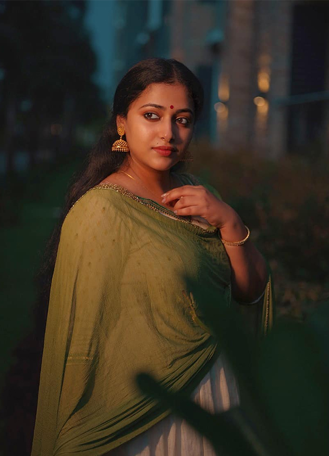 Actress Anu Sithara HD Images - Sakshi16