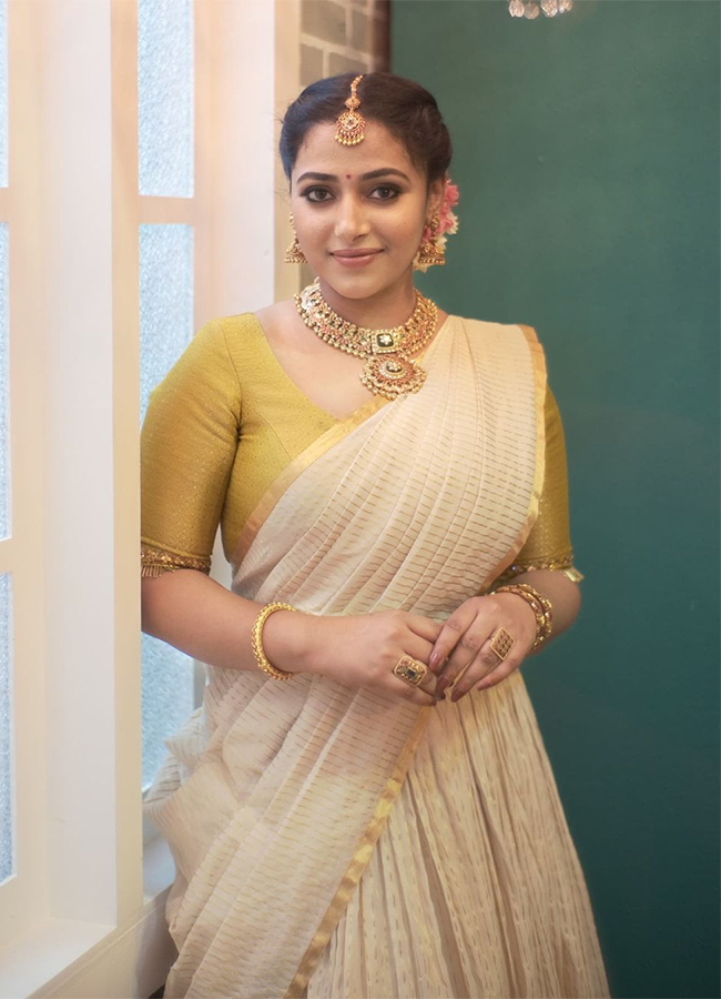 Actress Anu Sithara HD Images - Sakshi2