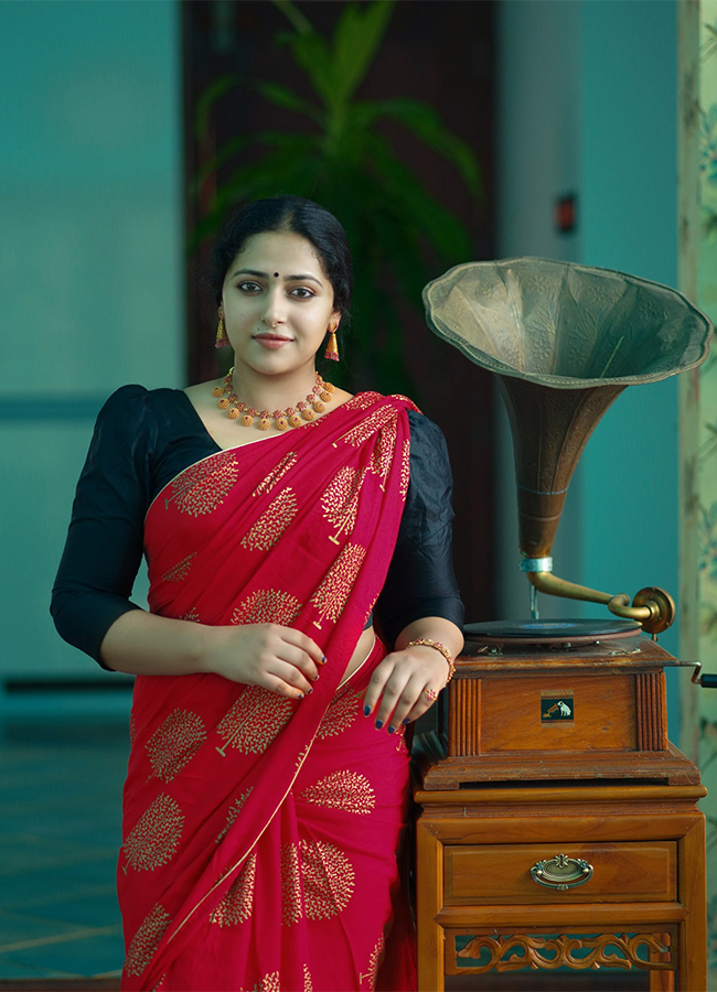 Actress Anu Sithara HD Images - Sakshi21