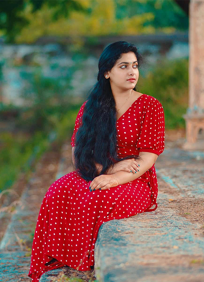 Actress Anu Sithara HD Images - Sakshi24