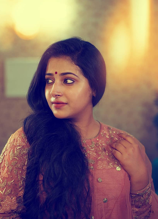 Actress Anu Sithara HD Images - Sakshi26