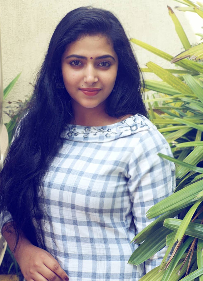 Actress Anu Sithara HD Images - Sakshi27