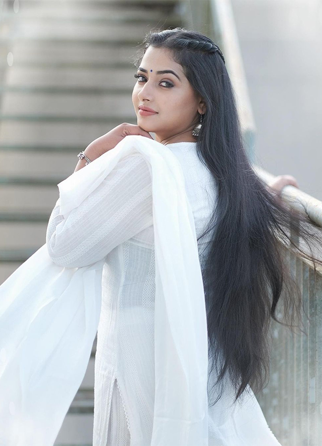 Actress Anu Sithara HD Images - Sakshi3