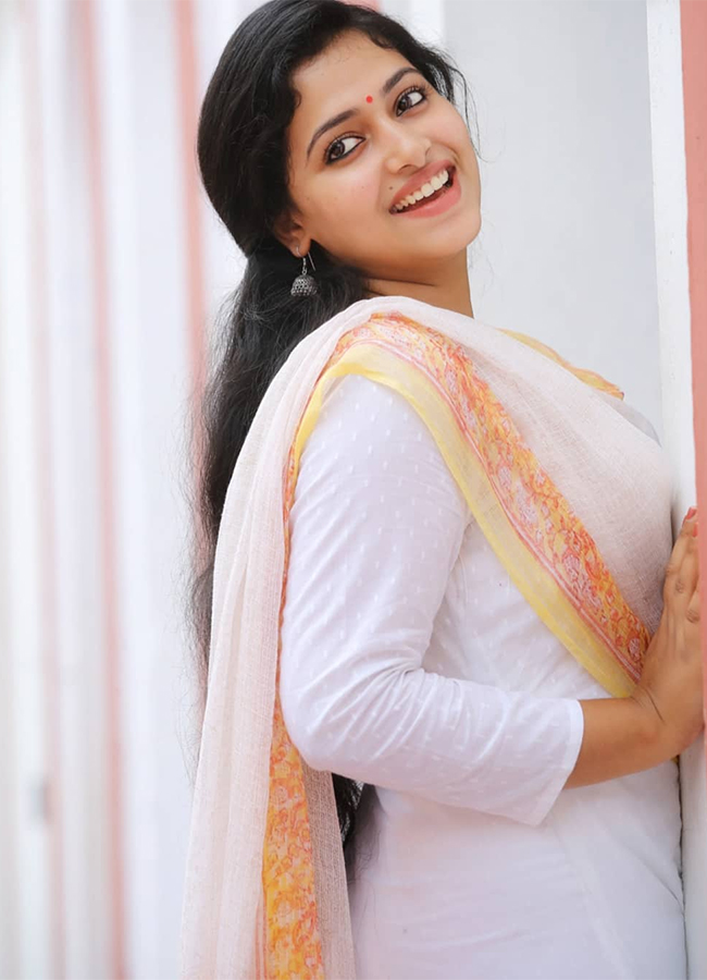 Actress Anu Sithara HD Images - Sakshi28