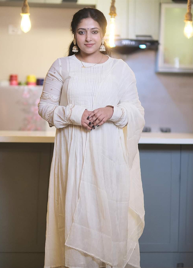 Actress Anu Sithara HD Images - Sakshi7