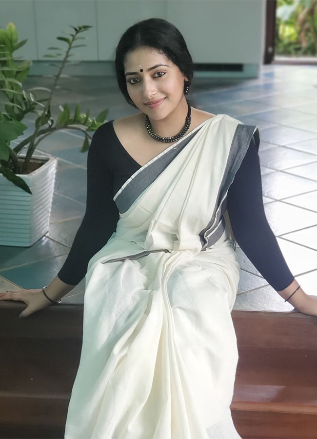 Actress Anu Sithara HD Images - Sakshi9