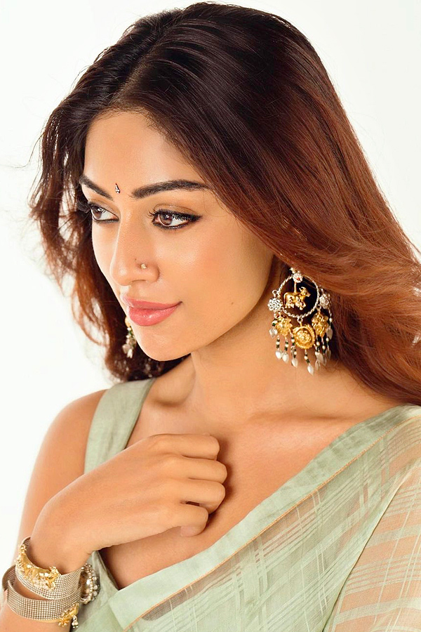 Anu Emmanuel in a traditional saree Photos - Sakshi5